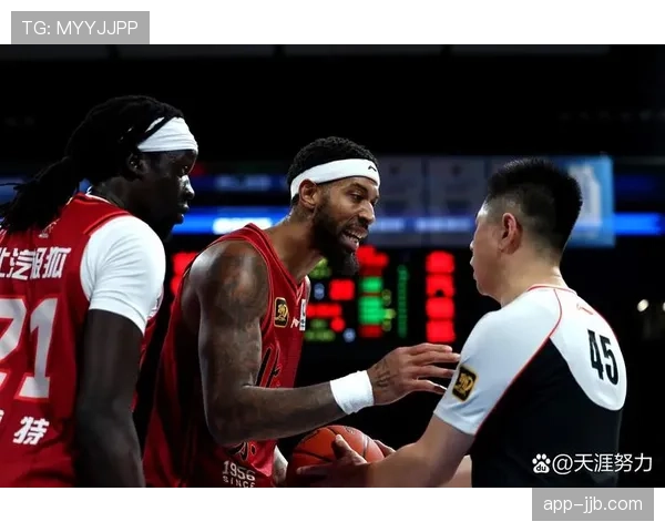 里斯替补登场三分手感火热,半场命中率达六成助球队取胜 里斯替补登场三分手感火热,半场命中率达六成助球队取胜